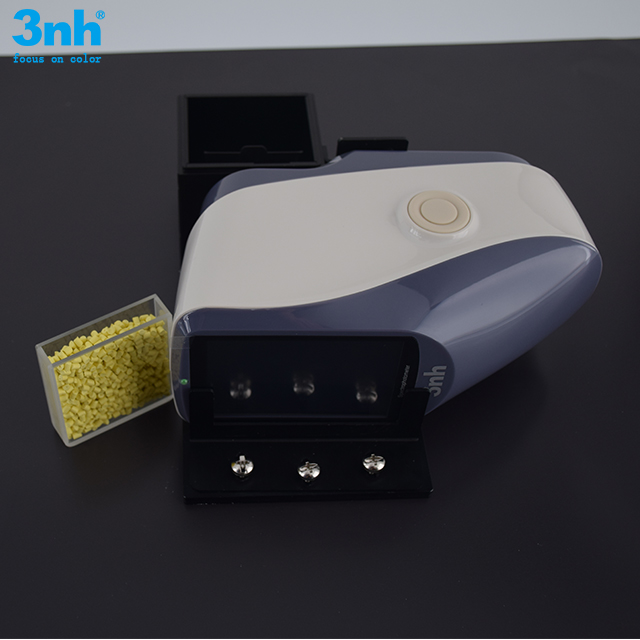 Spectrophotomètre YS3010 tenu dans la main avec l'ouverture simple de 8mm pour le contrôle de couleur de colorant
