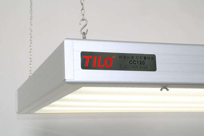 D50 imprimant la table de lumière de couleur du caisson lumineux CC120 de Hangling avec la source lumineuse facultative : D65, TL84, U30